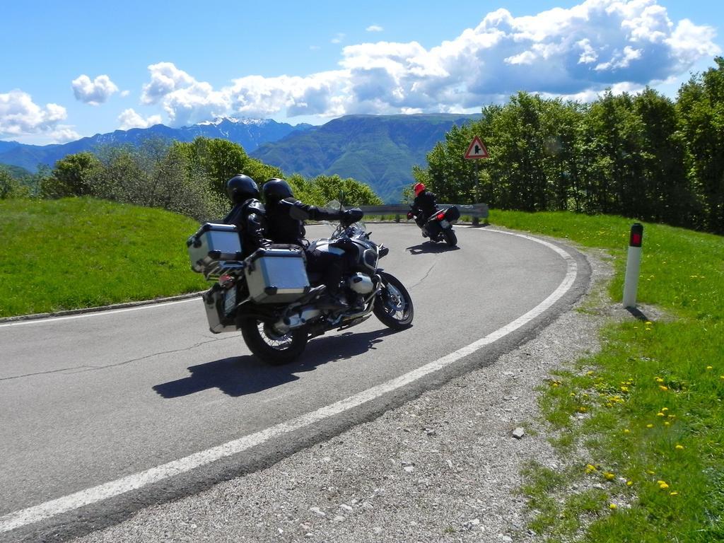 Rifugio Monte Baldo Hotel Avio Bagian luar foto