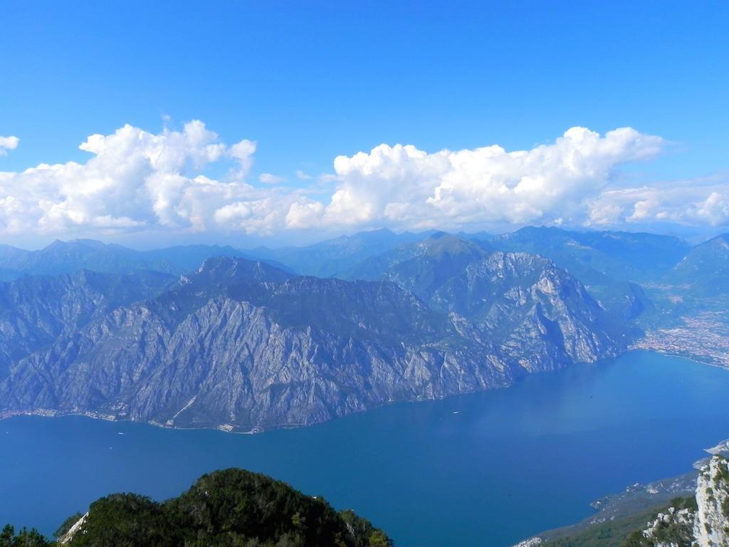 Rifugio Monte Baldo Hotel Avio Bagian luar foto