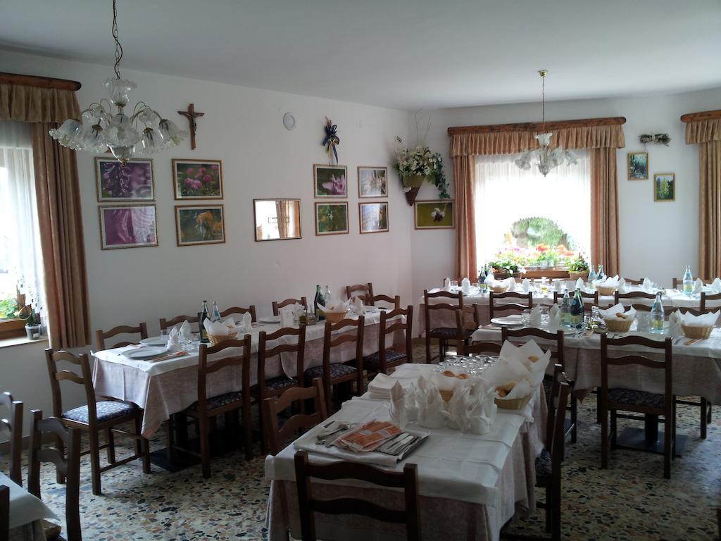 Rifugio Monte Baldo Hotel Avio Bagian luar foto