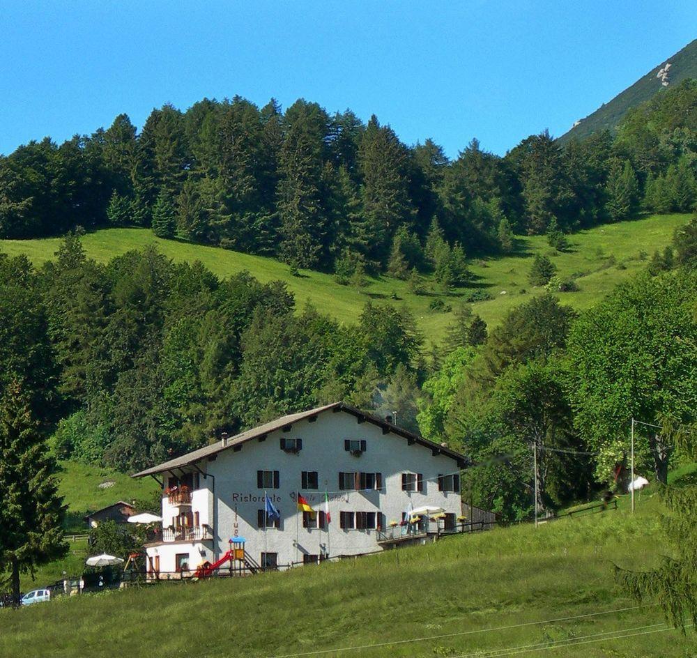 Rifugio Monte Baldo Hotel Avio Bagian luar foto