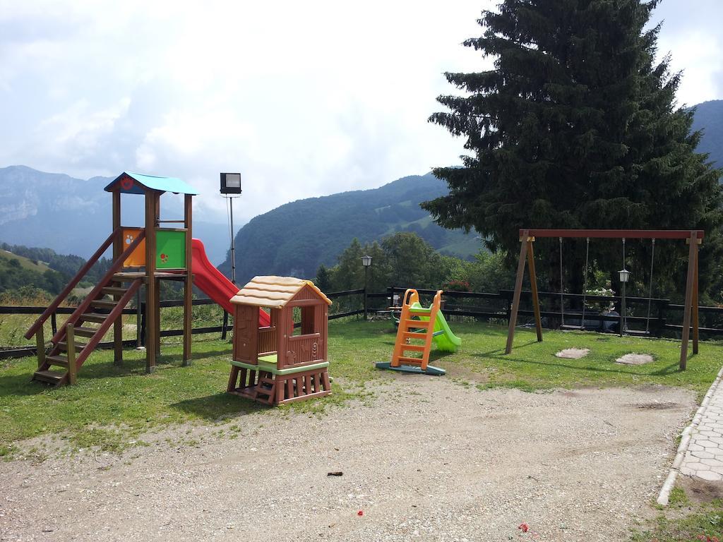 Rifugio Monte Baldo Hotel Avio Bagian luar foto