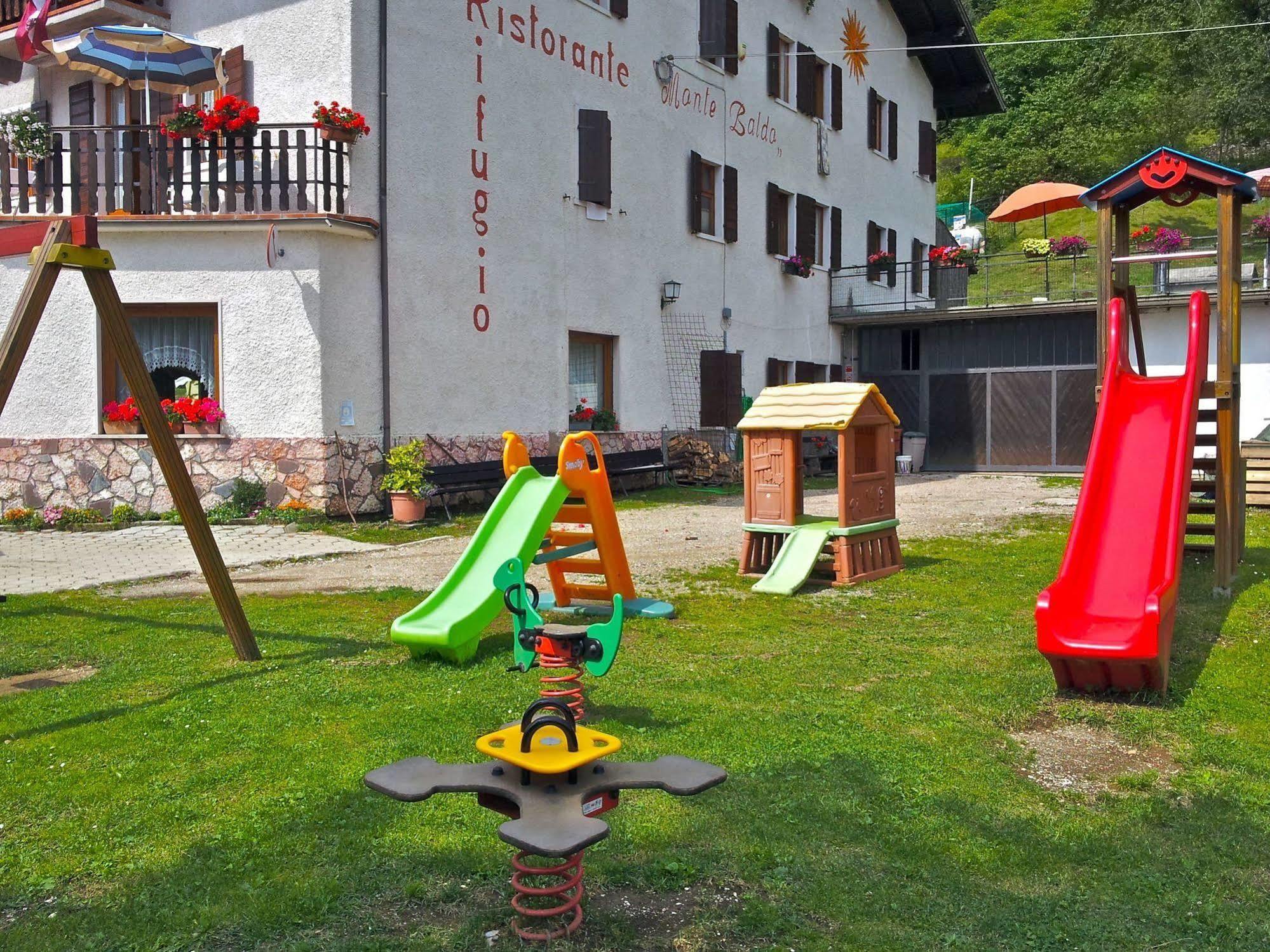 Rifugio Monte Baldo Hotel Avio Bagian luar foto