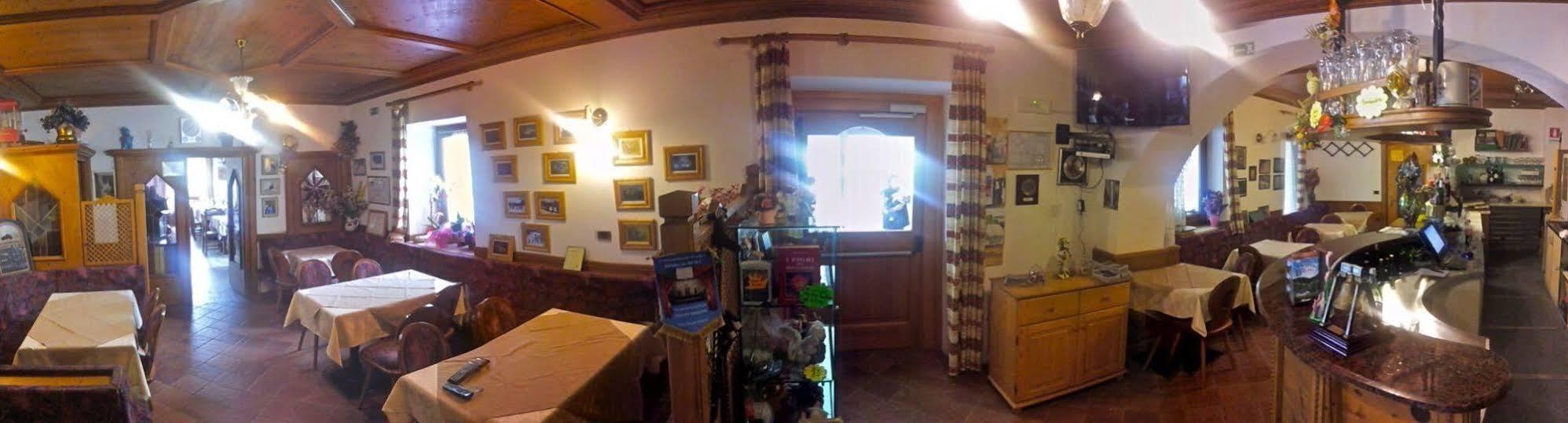 Rifugio Monte Baldo Hotel Avio Bagian luar foto