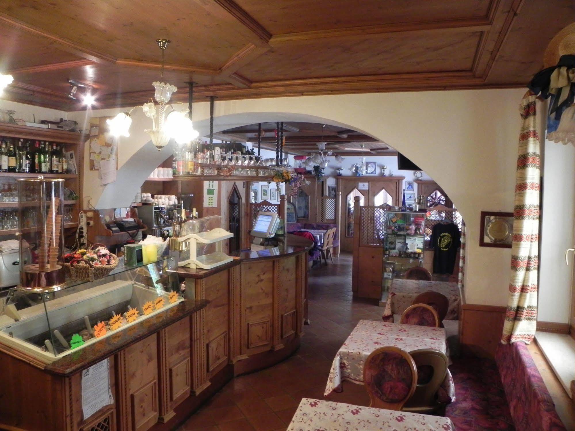 Rifugio Monte Baldo Hotel Avio Bagian luar foto