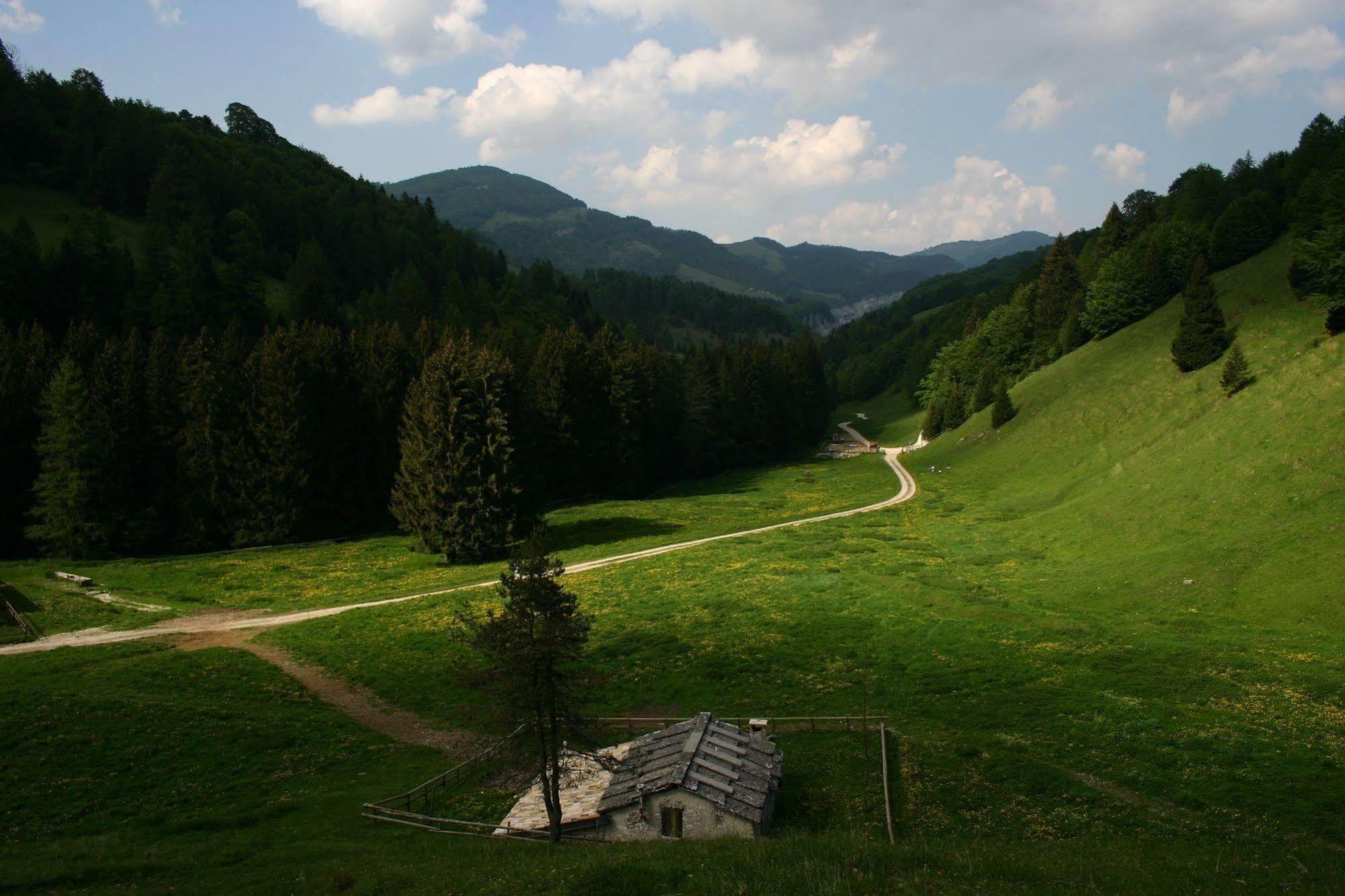 Rifugio Monte Baldo Hotel Avio Bagian luar foto