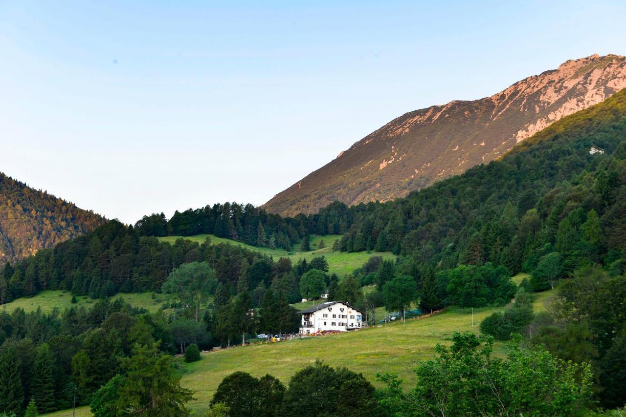 Rifugio Monte Baldo Hotel Avio Bagian luar foto