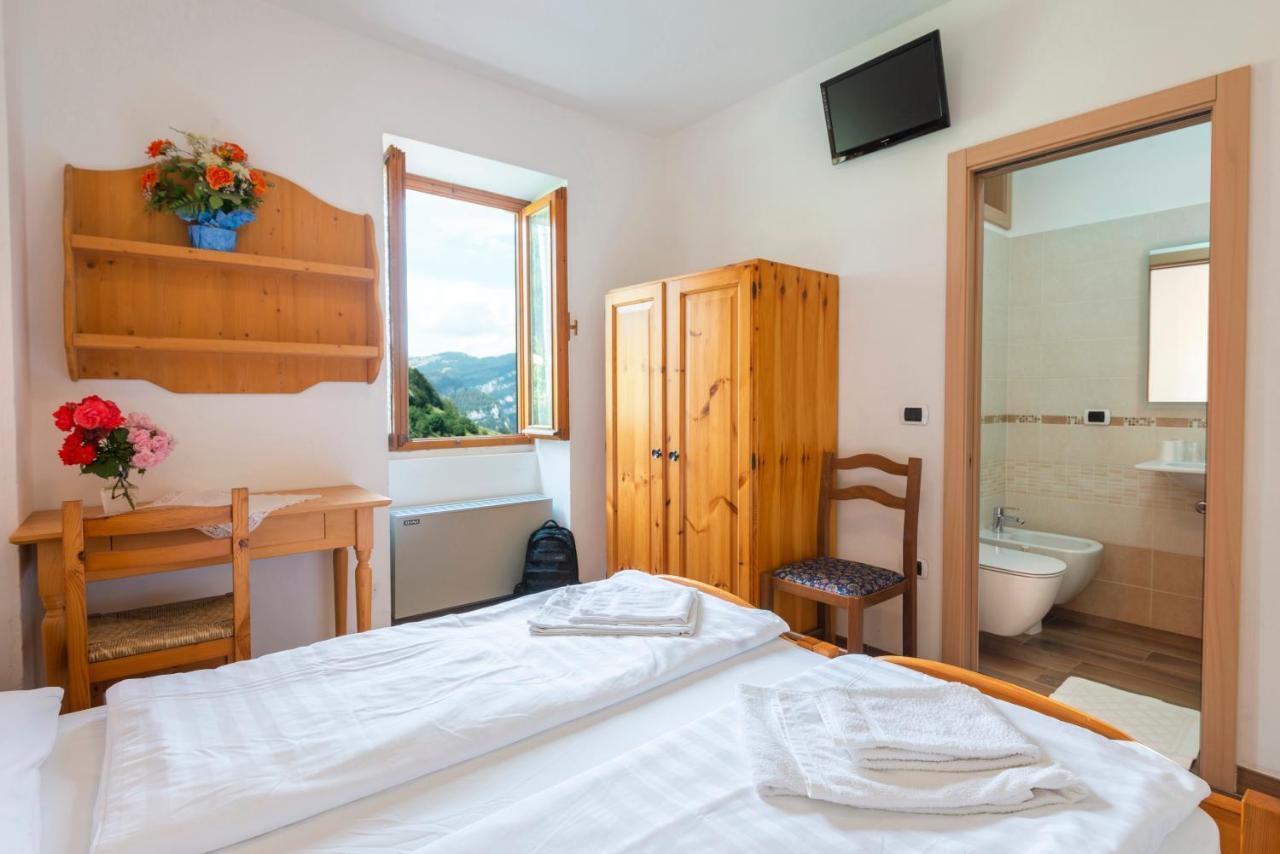 Rifugio Monte Baldo Hotel Avio Bagian luar foto